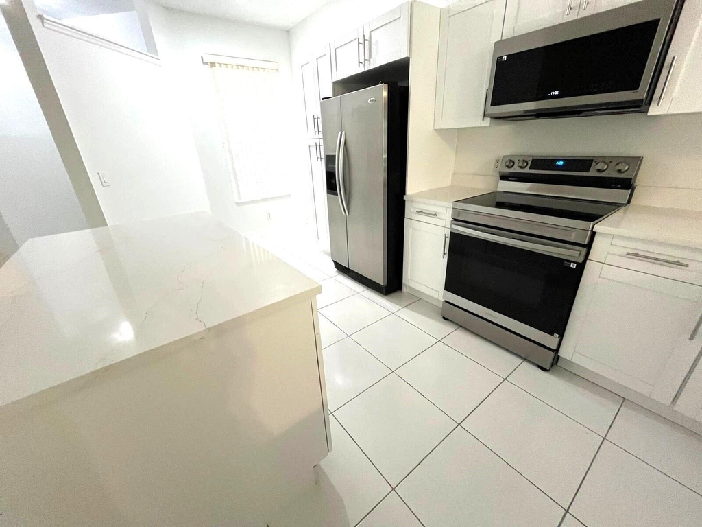 3166 Via Poinciana - Photo 9