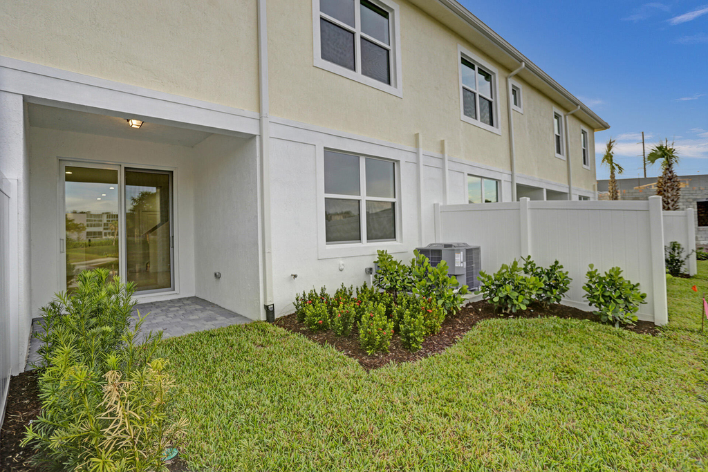 585 Sanderling Circle - Photo 2