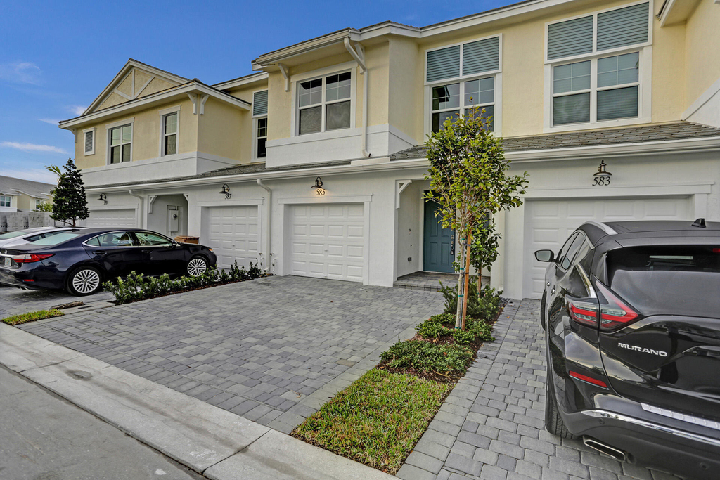 585 Sanderling Circle - Photo 0