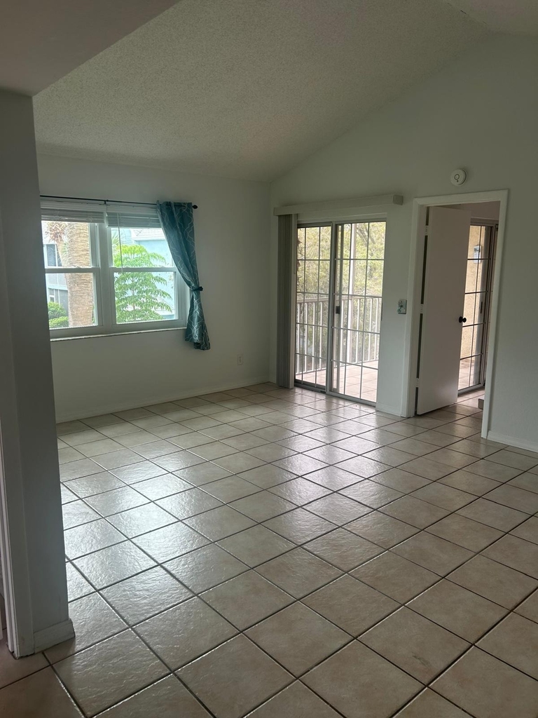 1627 Se Green Acres Circle - Photo 3
