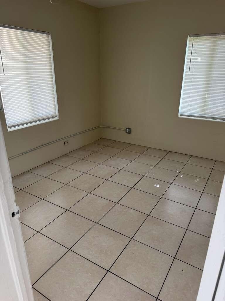 1304 Nw 4th Street - Photo 2