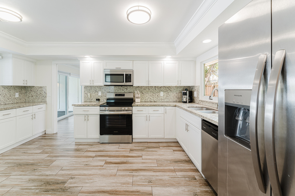 1424 Sw 13th Drive - Photo 5