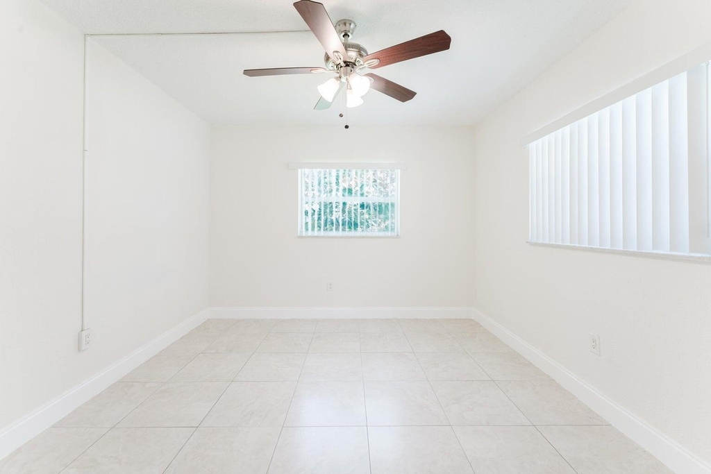 201 Sw 7th Street - Photo 17