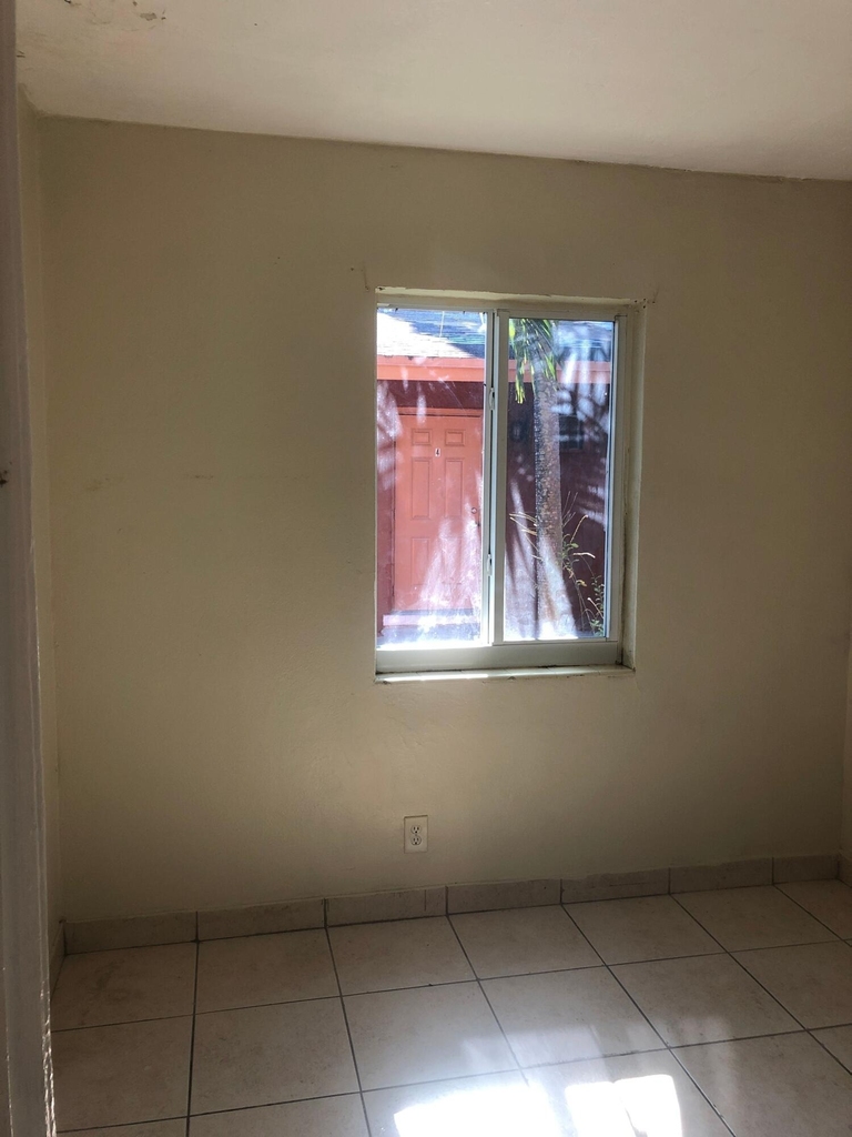 829 Nw 10th Terrace - Photo 3