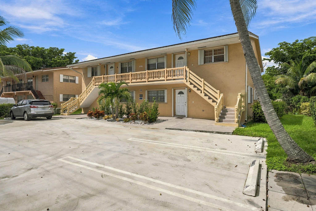 4106 Riverside Drive - Photo 1