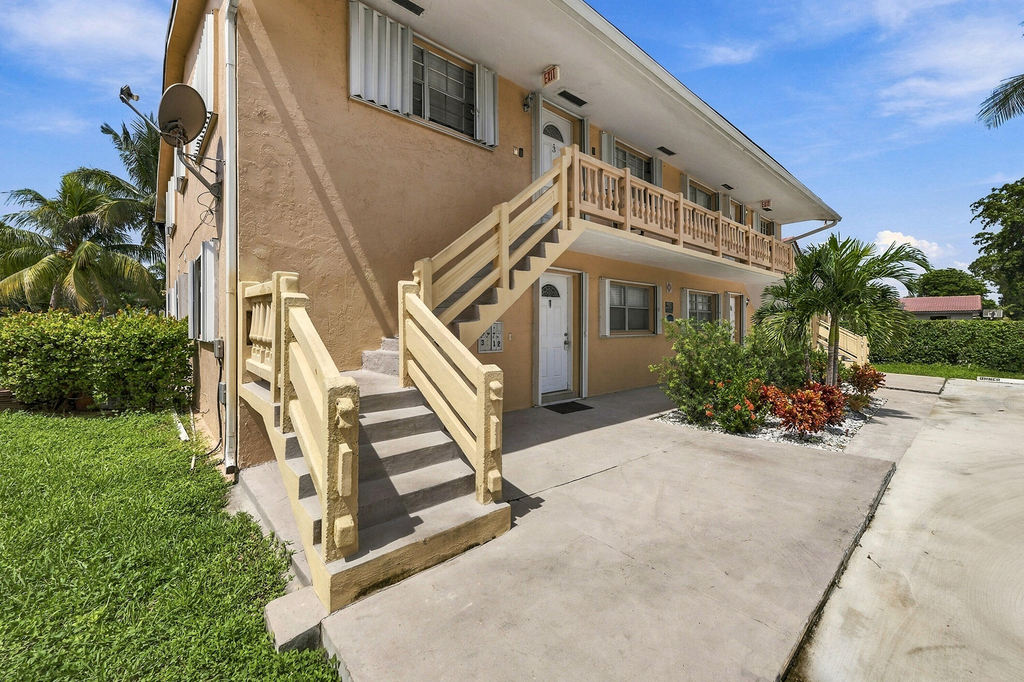 4106 Riverside Drive - Photo 3