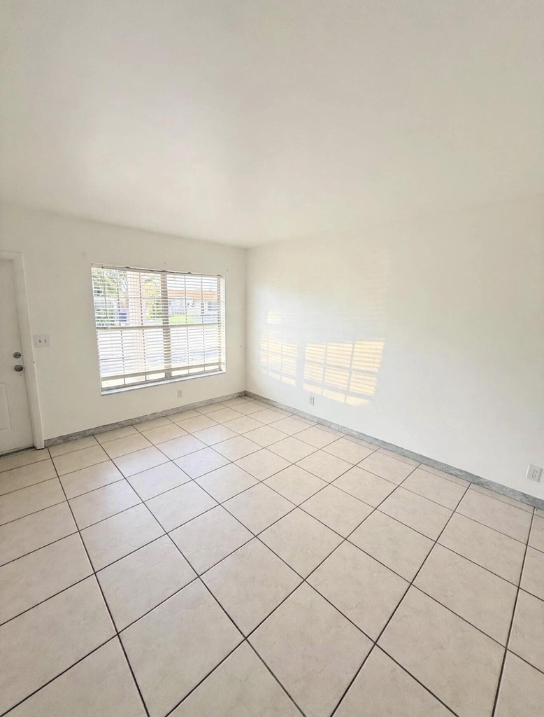 1017 Nw 30th Court - Photo 5