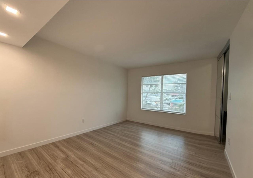 809 W Oakland Park Boulevard - Photo 4