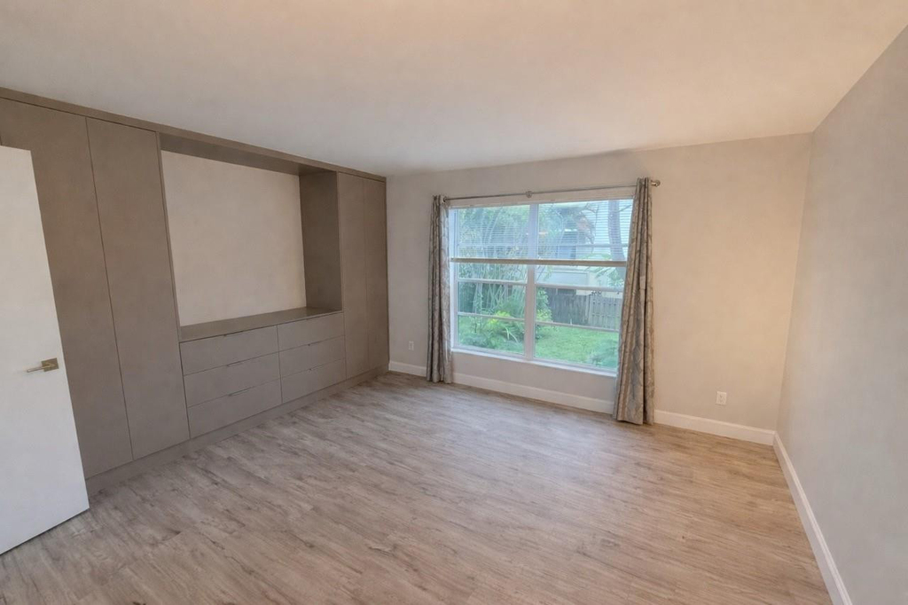 809 W Oakland Park Boulevard - Photo 3
