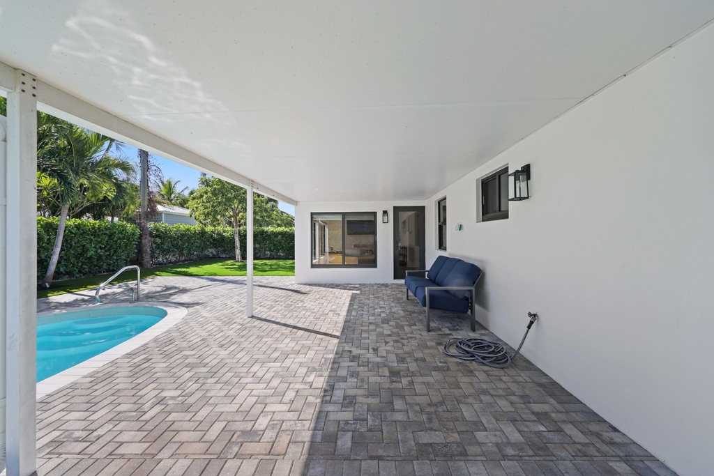 340 Ne 23rd Way - Photo 36
