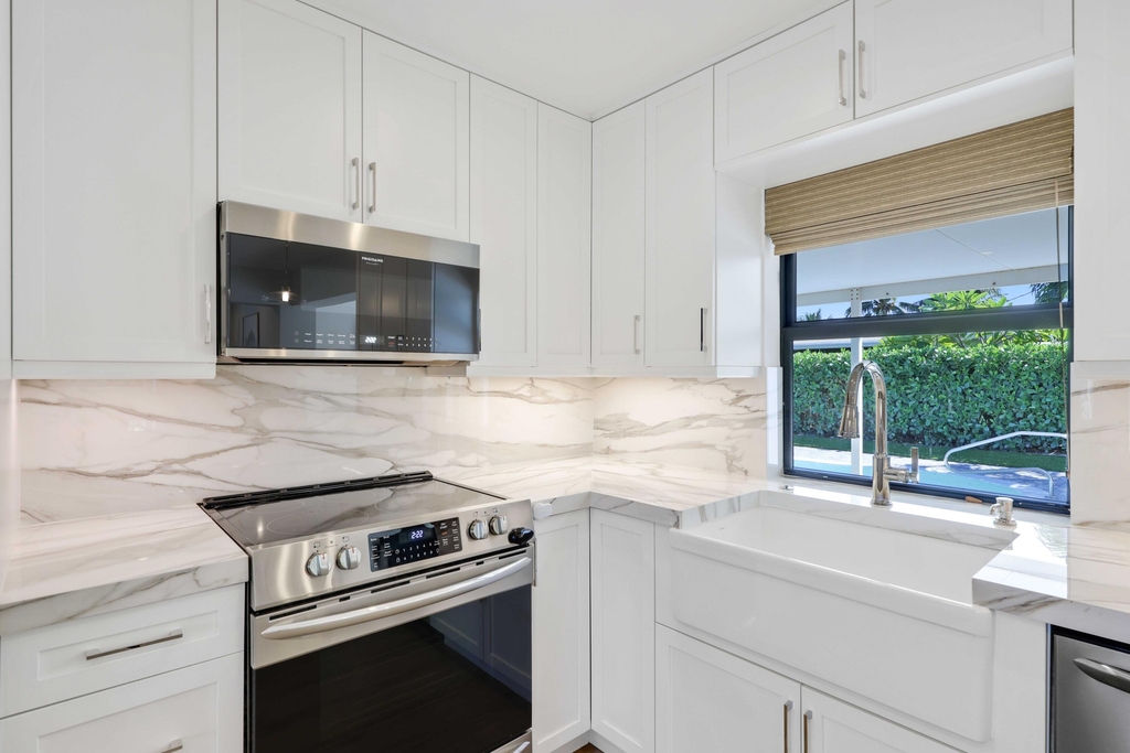340 Ne 23rd Way - Photo 11