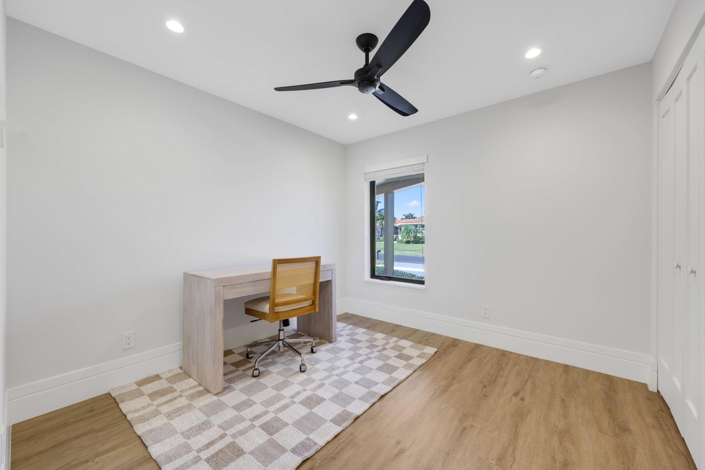 340 Ne 23rd Way - Photo 23