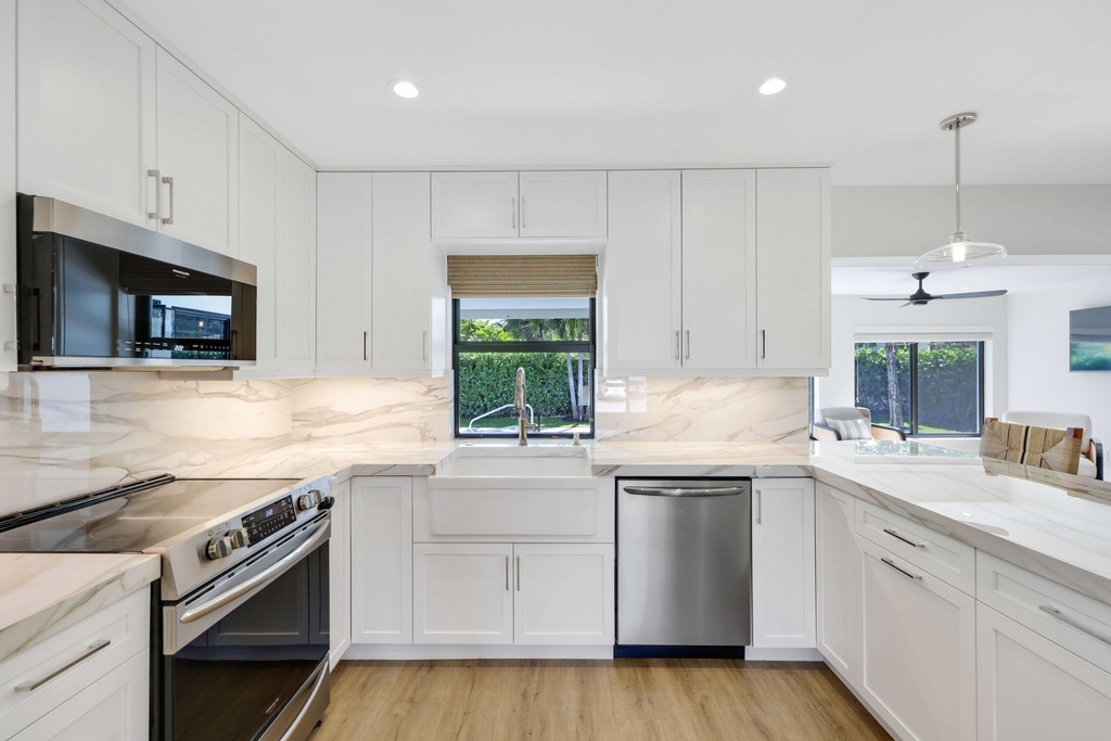 340 Ne 23rd Way - Photo 10