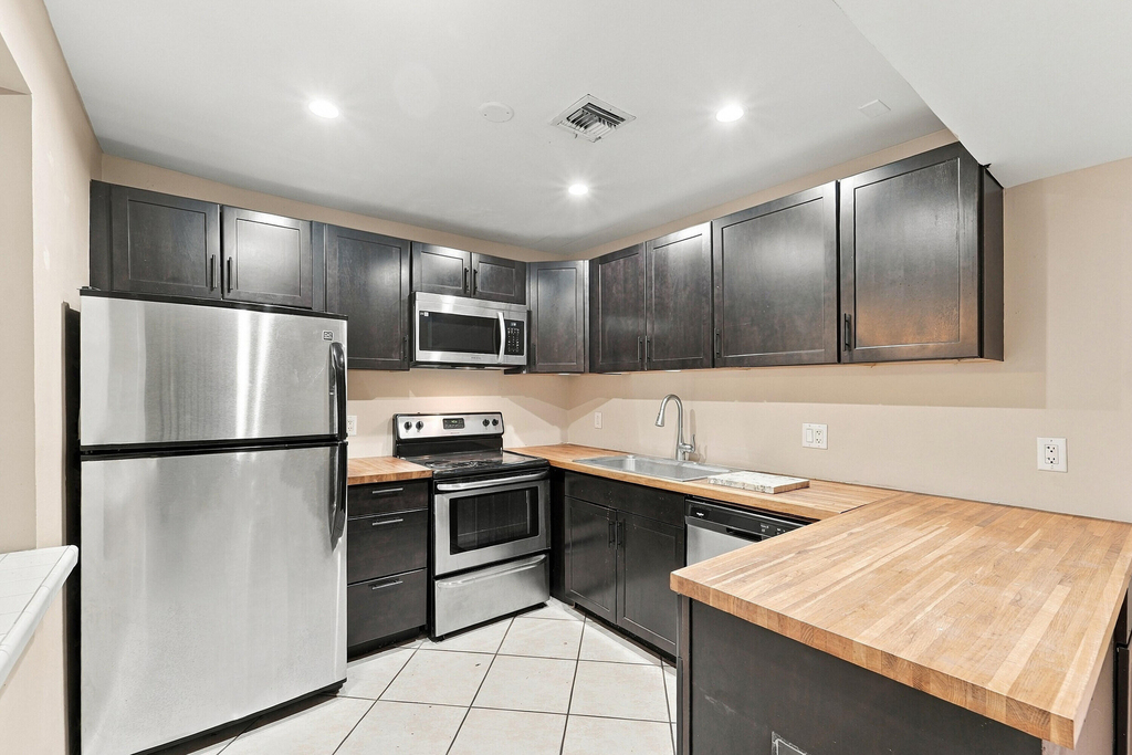 8690 Nw 40th Street - Photo 20