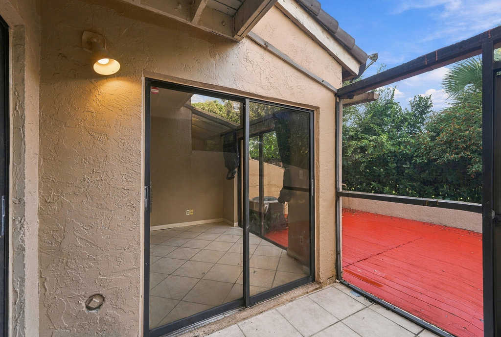 8690 Nw 40th Street - Photo 3