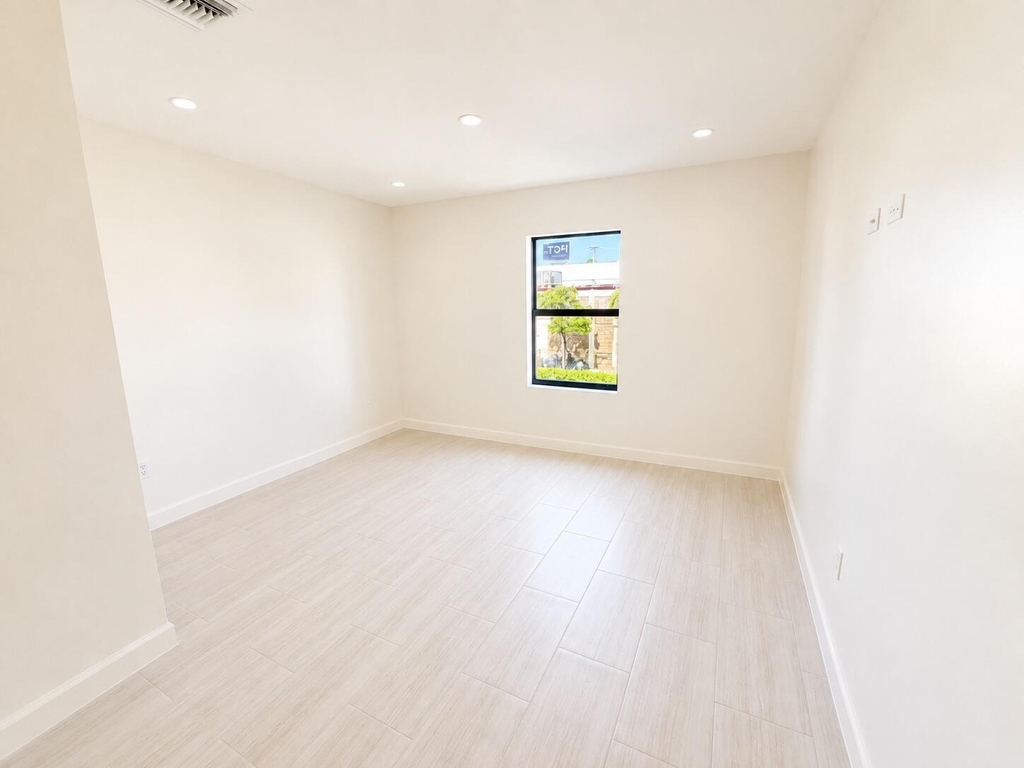 274 Se 9th Avenue - Photo 10