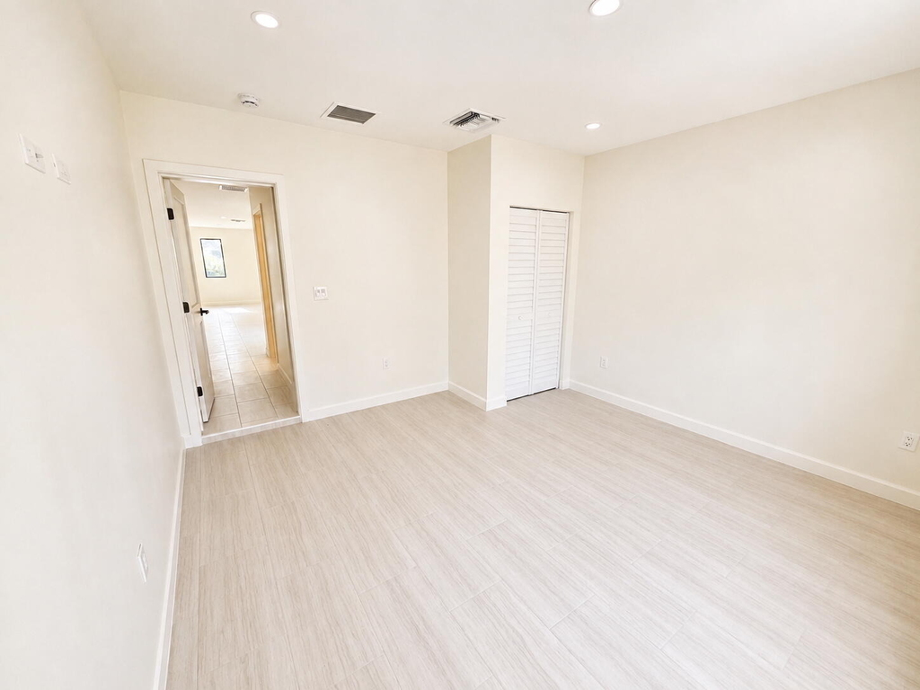 274 Se 9th Avenue - Photo 9