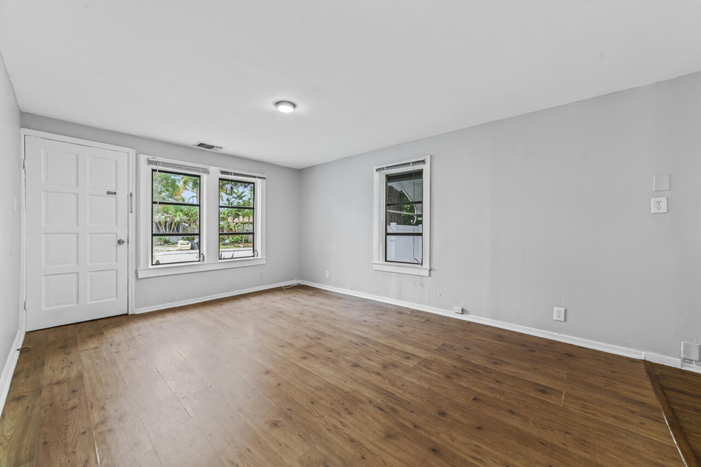 645 Ne 38th Street - Photo 5