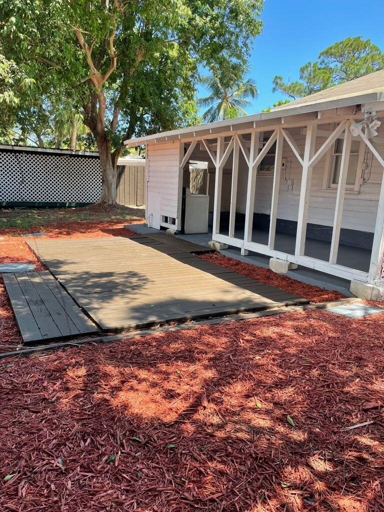 645 Ne 38th Street - Photo 13