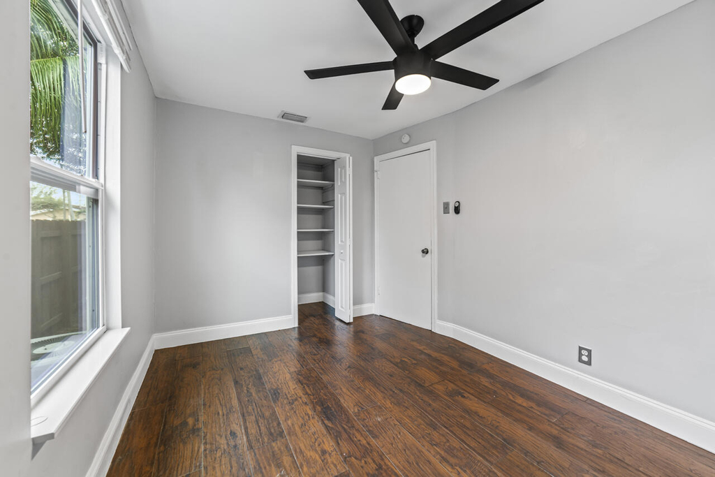 645 Ne 38th Street - Photo 9