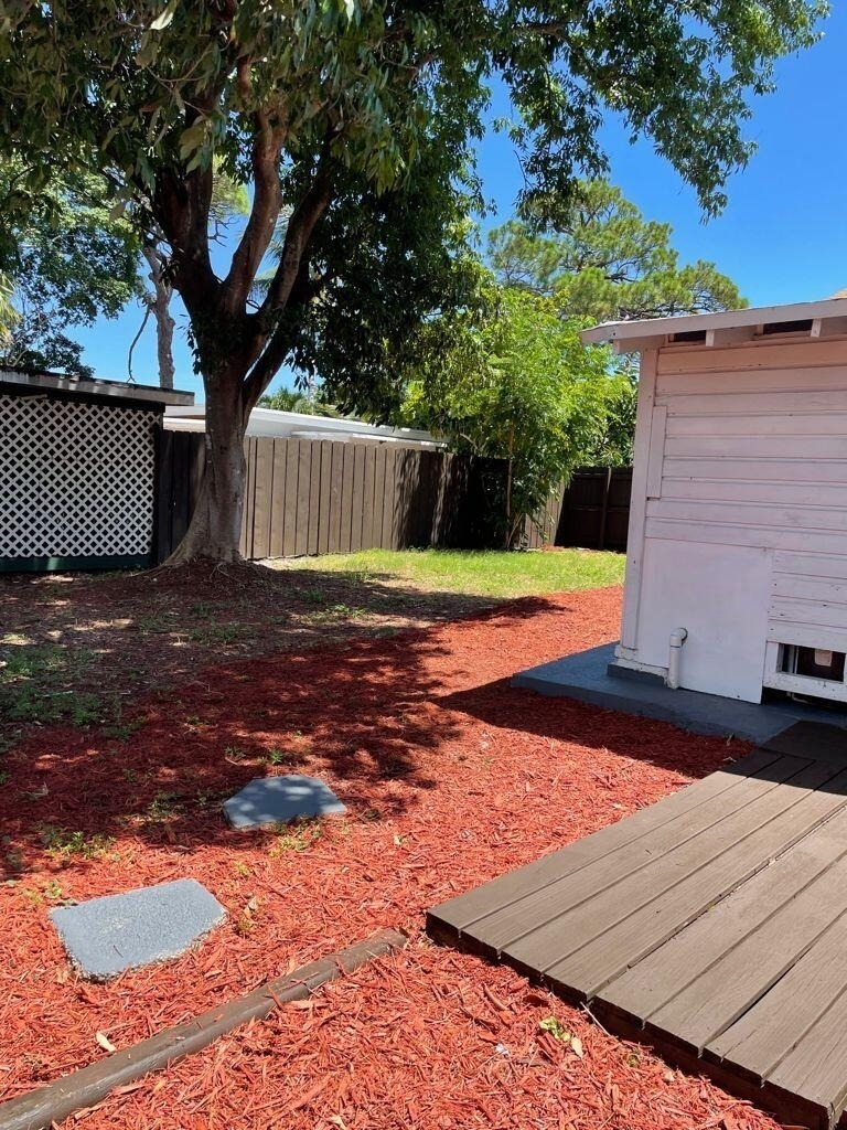 645 Ne 38th Street - Photo 15