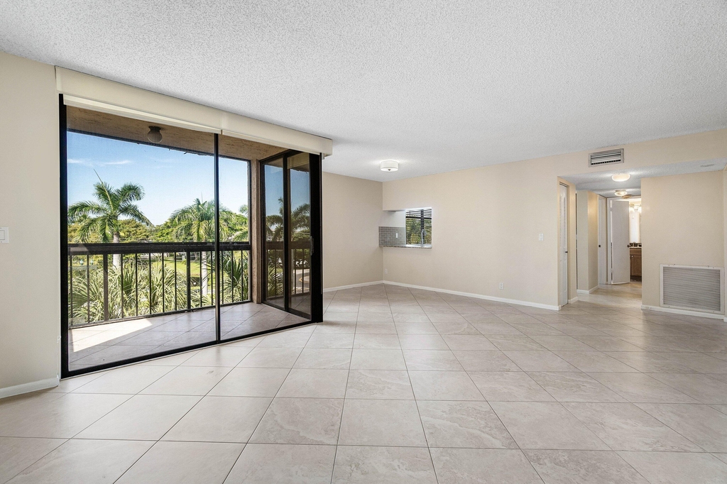 2455 Lindell Boulevard - Photo 3