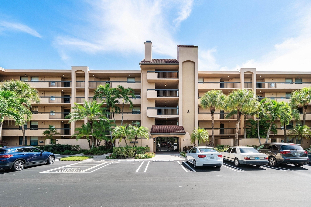 2455 Lindell Boulevard - Photo 1
