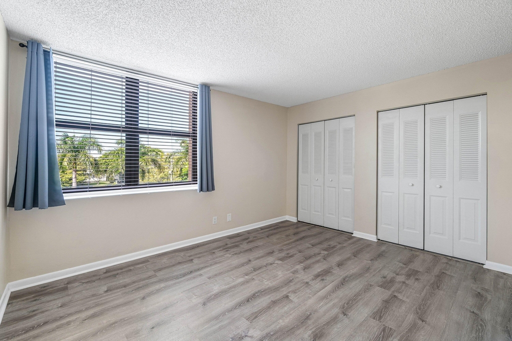 2455 Lindell Boulevard - Photo 14