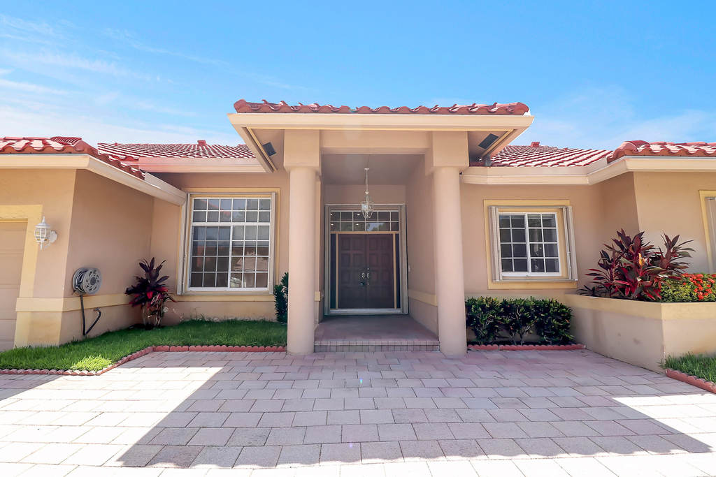 551 Nw 108th Avenue - Photo 2