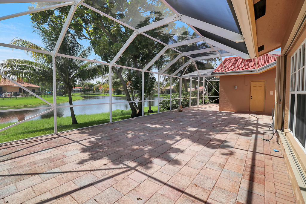 551 Nw 108th Avenue - Photo 33