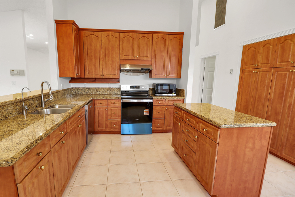 551 Nw 108th Avenue - Photo 18