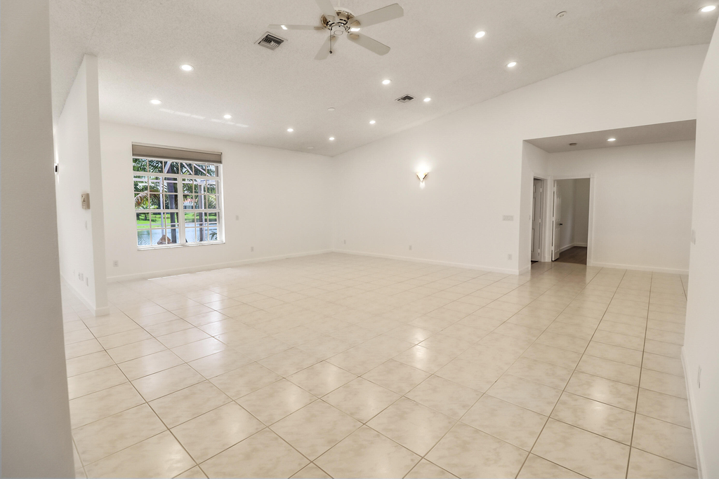 551 Nw 108th Avenue - Photo 10