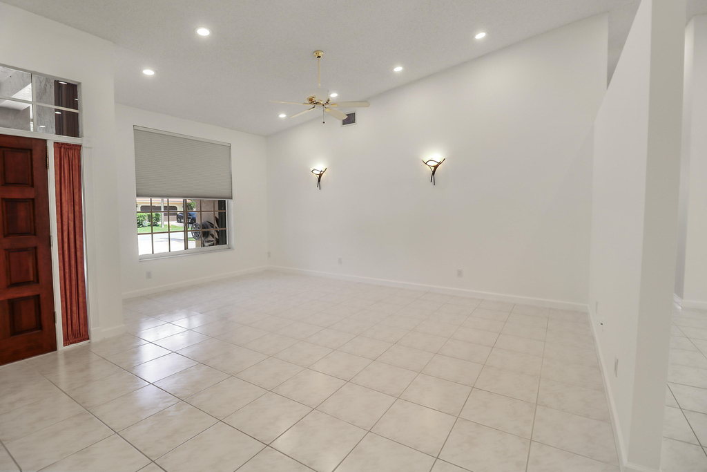 551 Nw 108th Avenue - Photo 4