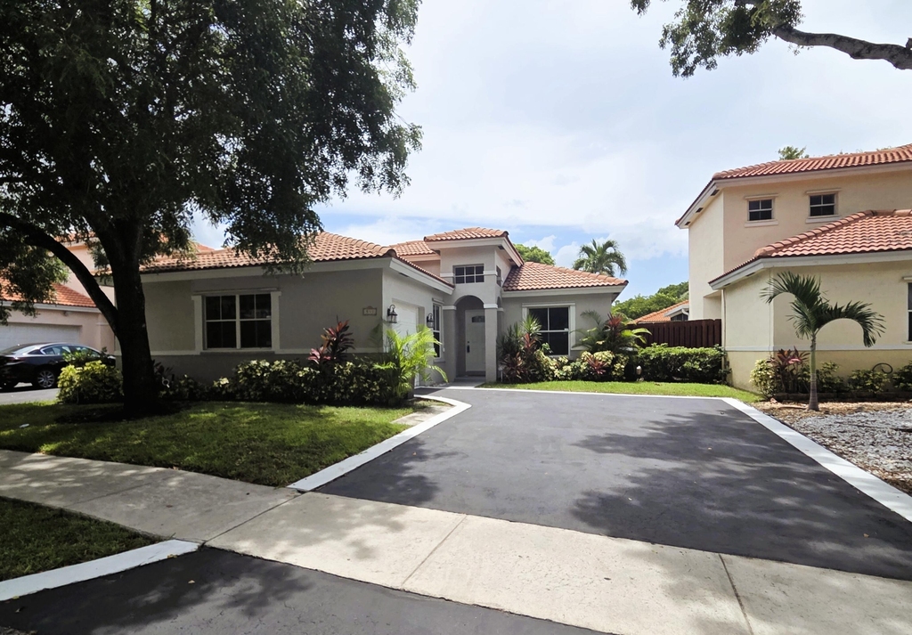 533 Nw 47th Avenue - Photo 1