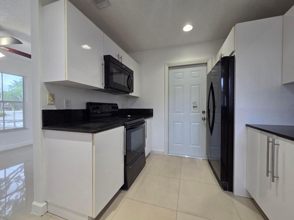 533 Nw 47th Avenue - Photo 7