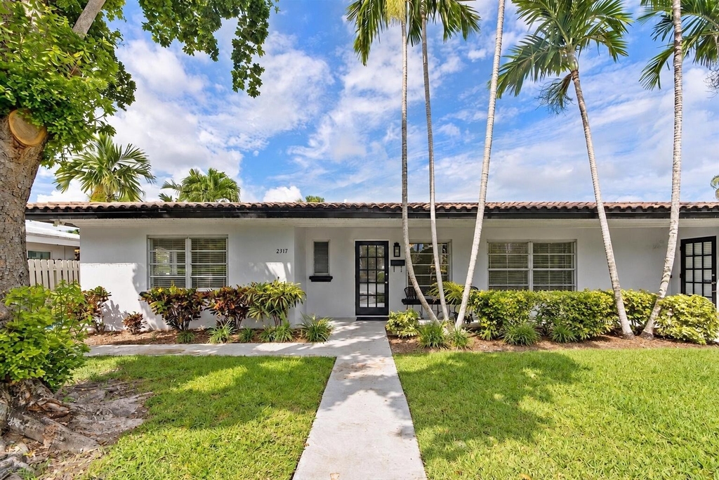 2317 Ne 33rd - Photo 0