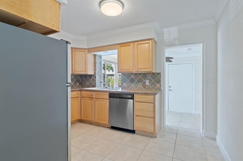 2317 Ne 33rd - Photo 3