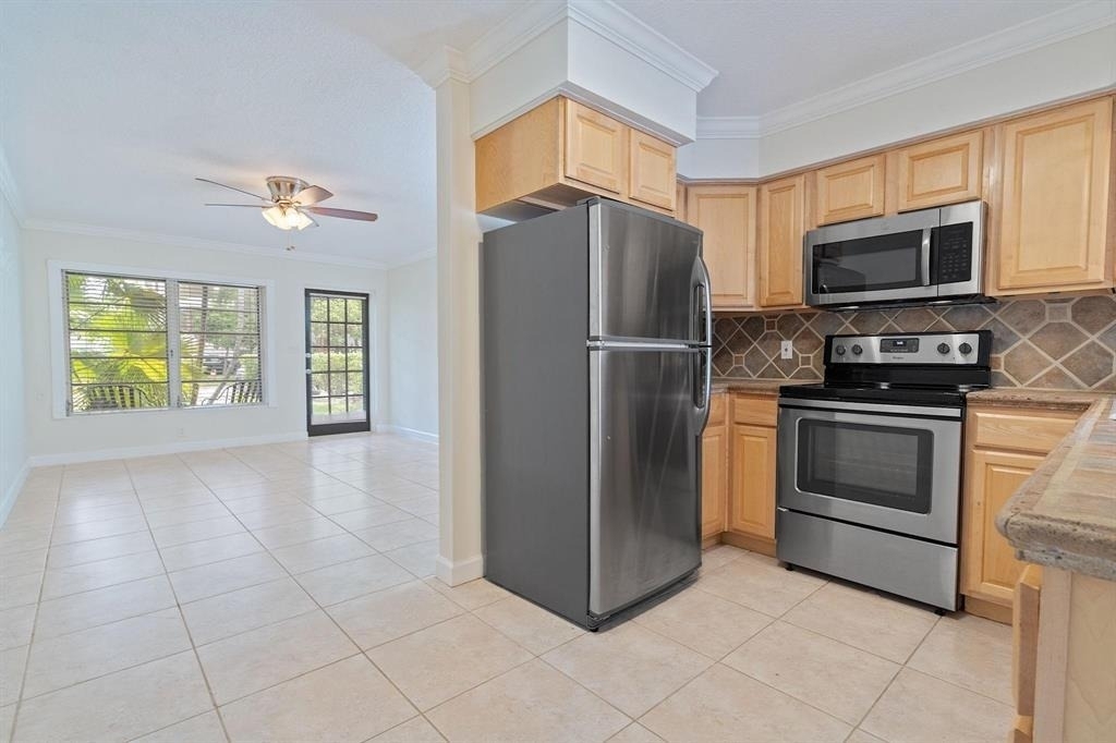 2317 Ne 33rd - Photo 2