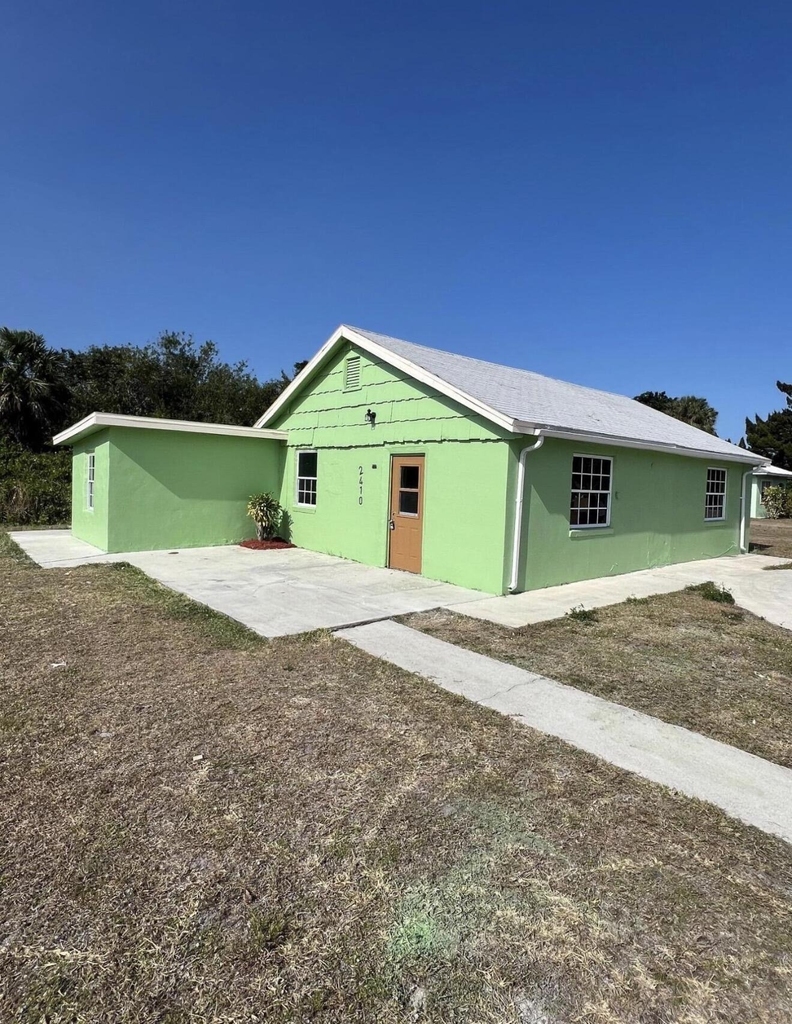 2410 San Marcos Avenue - Photo 0