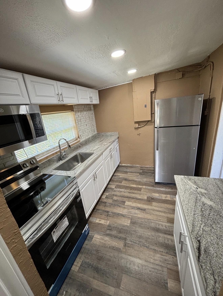2410 San Marcos Avenue - Photo 2