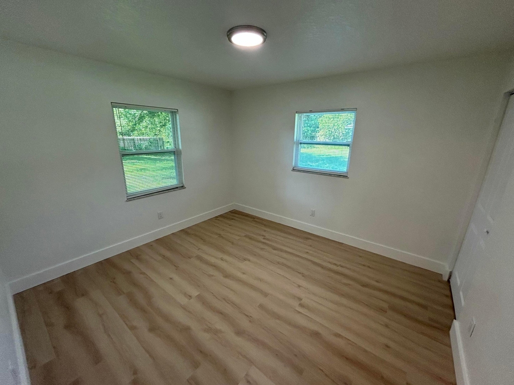 2147 Sibley Avenue - Photo 2