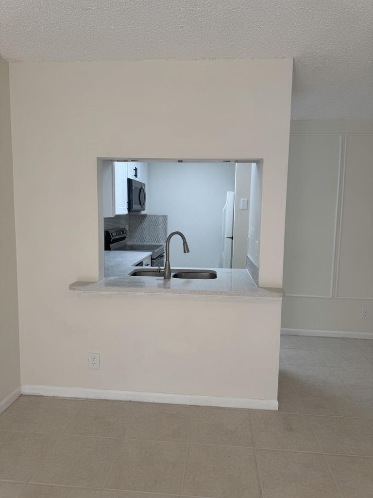 819 Twin Lakes Drive - Photo 3