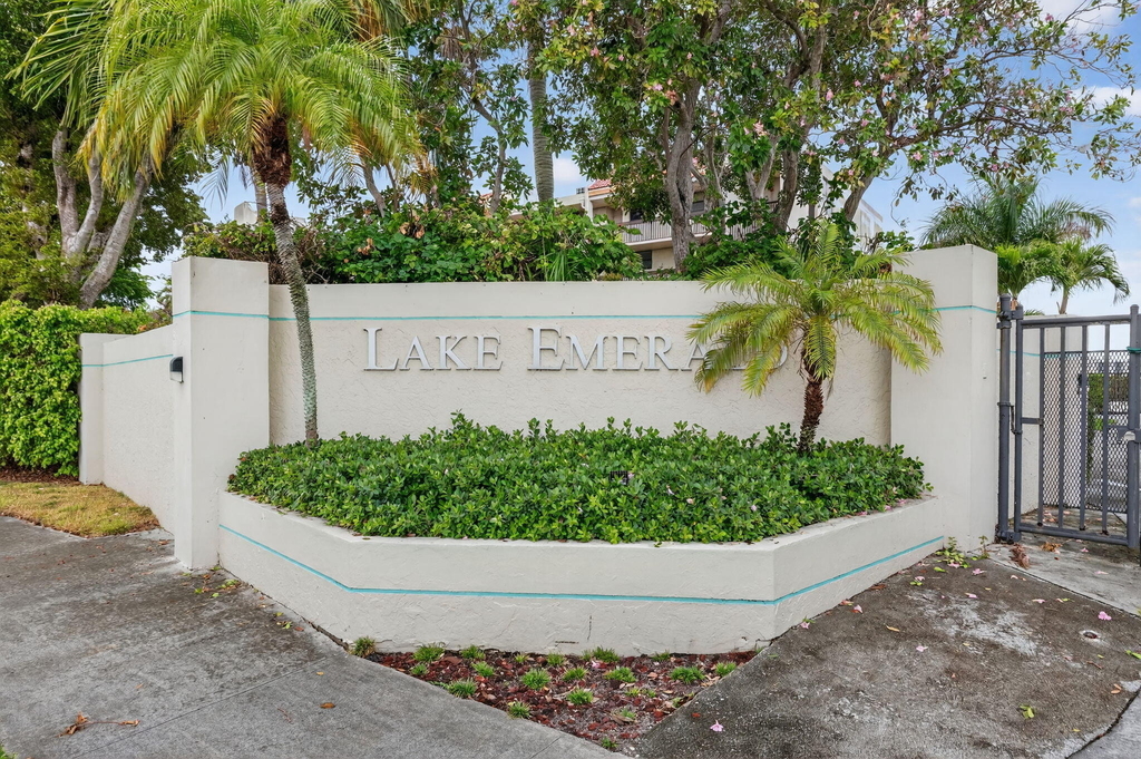 117 Lake Emerald Drive - Photo 2