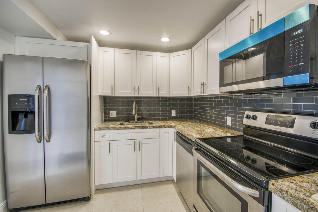 20400 W Country Club Drive - Photo 9