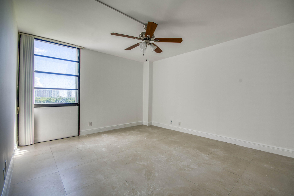 20400 W Country Club Drive - Photo 11