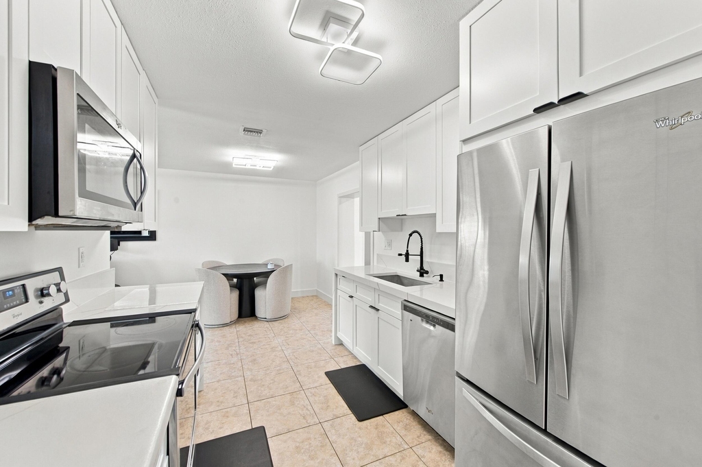 4999 Sw 6th Street - Photo 3