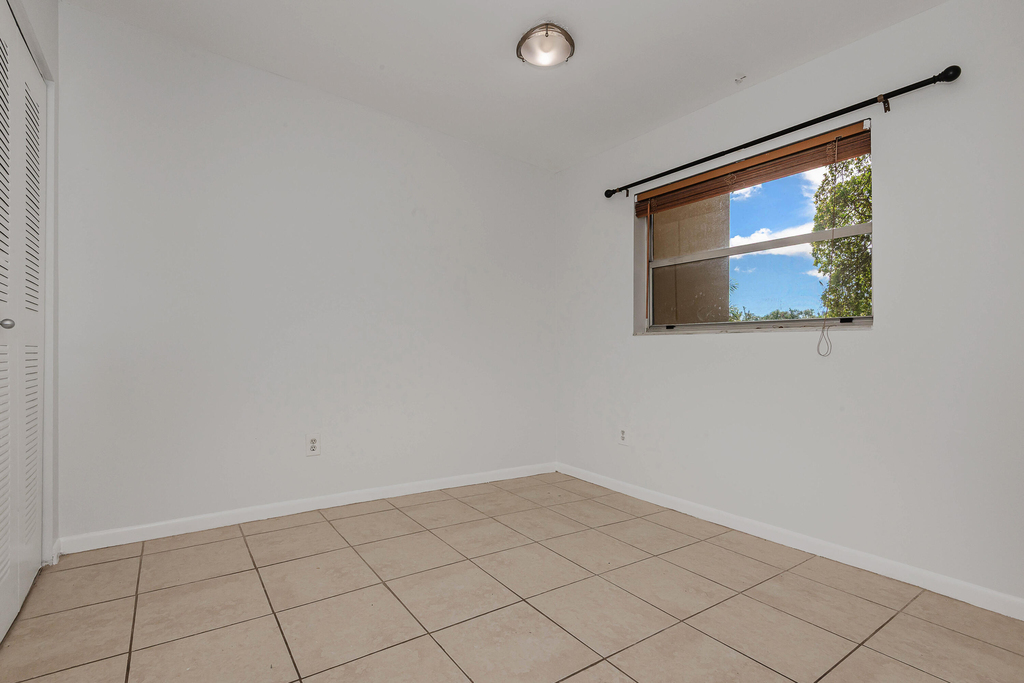 4111 Stirling Road - Photo 12