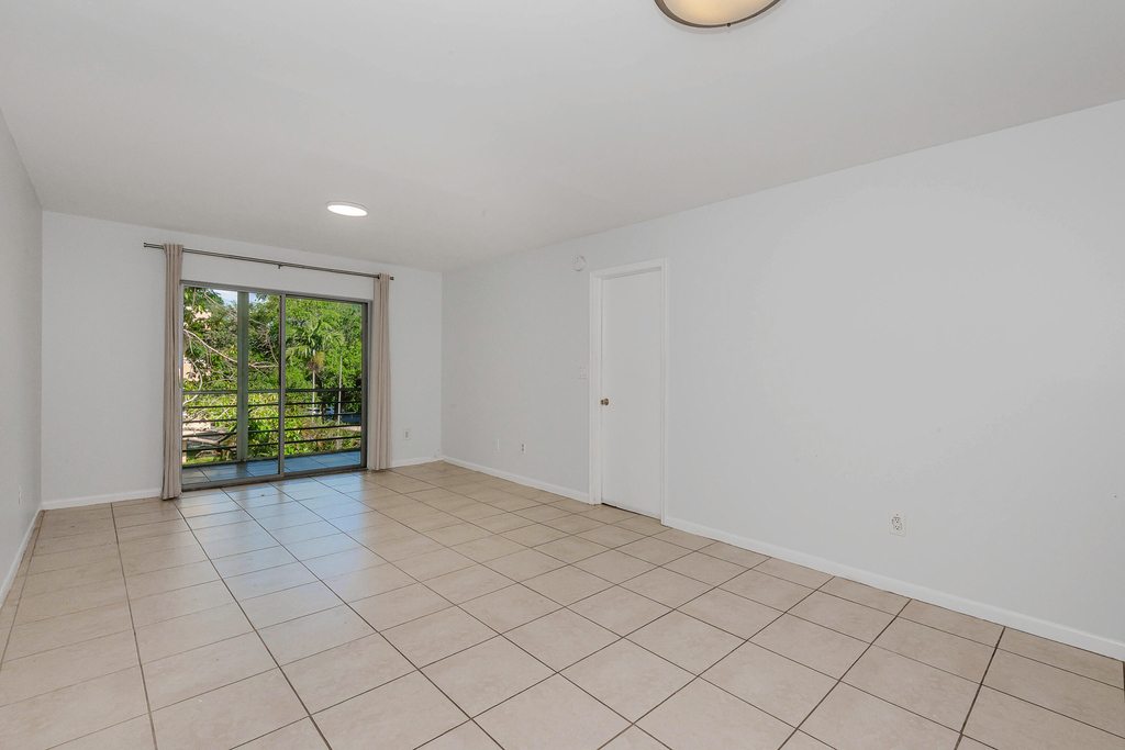 4111 Stirling Road - Photo 8