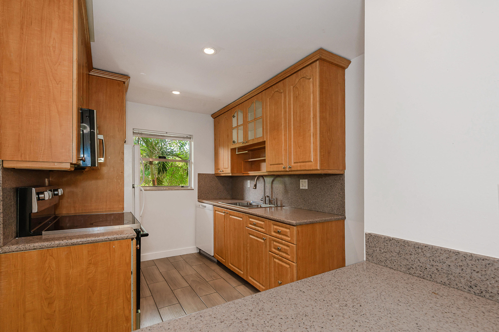 4111 Stirling Road - Photo 11
