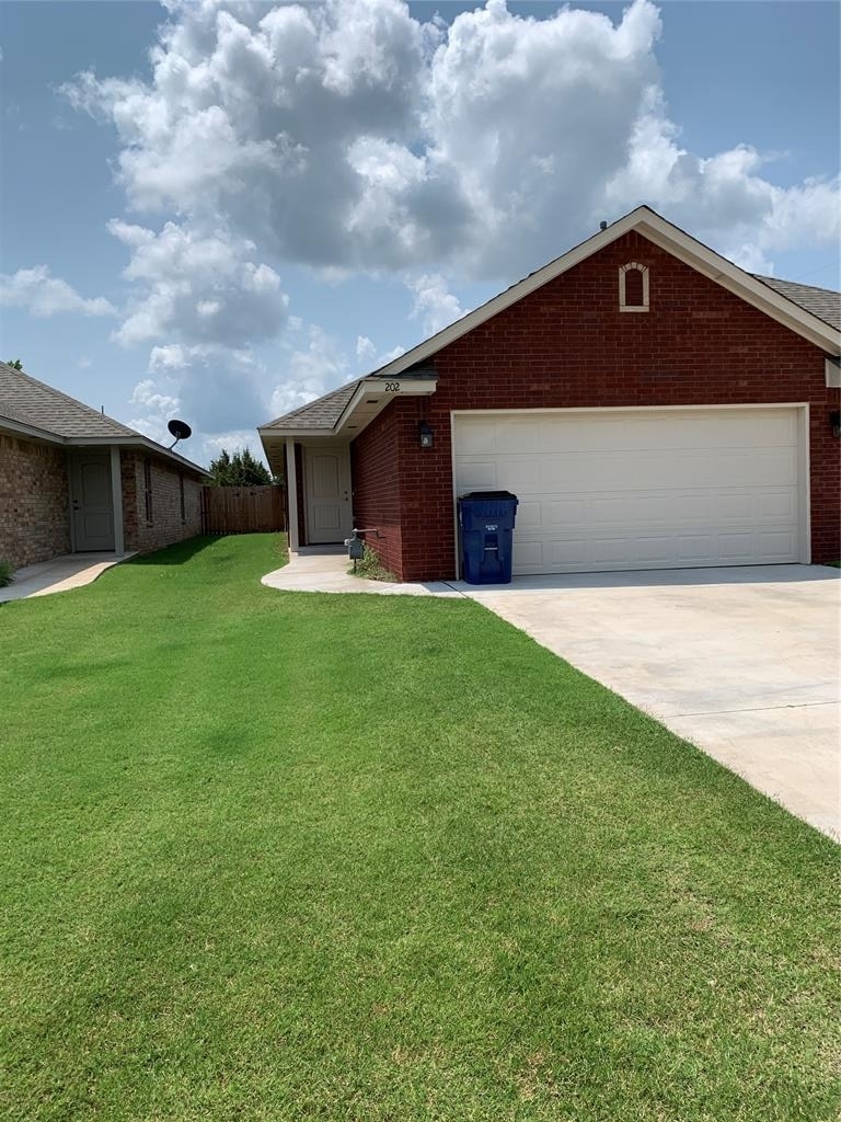 202 Woodbriar Road - Photo 0